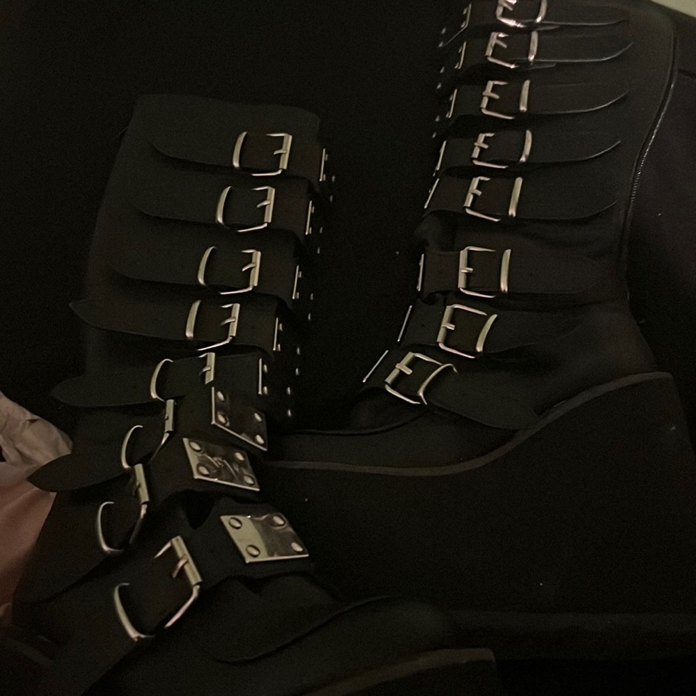 demonia platform boots